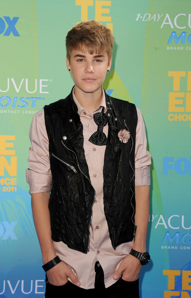 Justin+Bieber+2011+Teen+Choice+Awards+Arrivals+j2vOf0kM9Utl.jpg