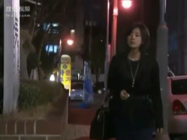 Asian girl in tape ball.WMV.003.jpg