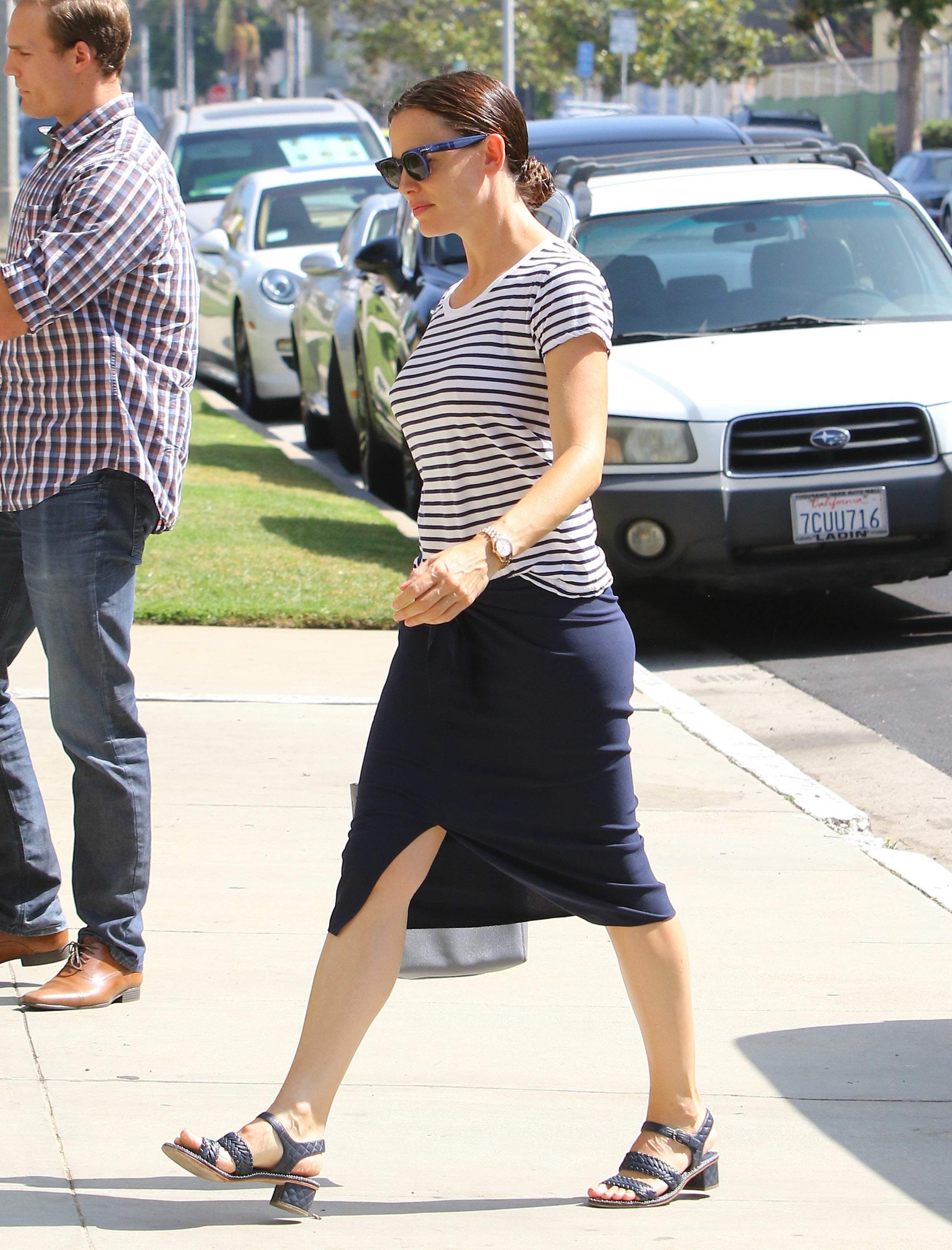 Jennifer_Garner_Spotted_after_church_in_Brentwood_July_10-2016_018.jpg