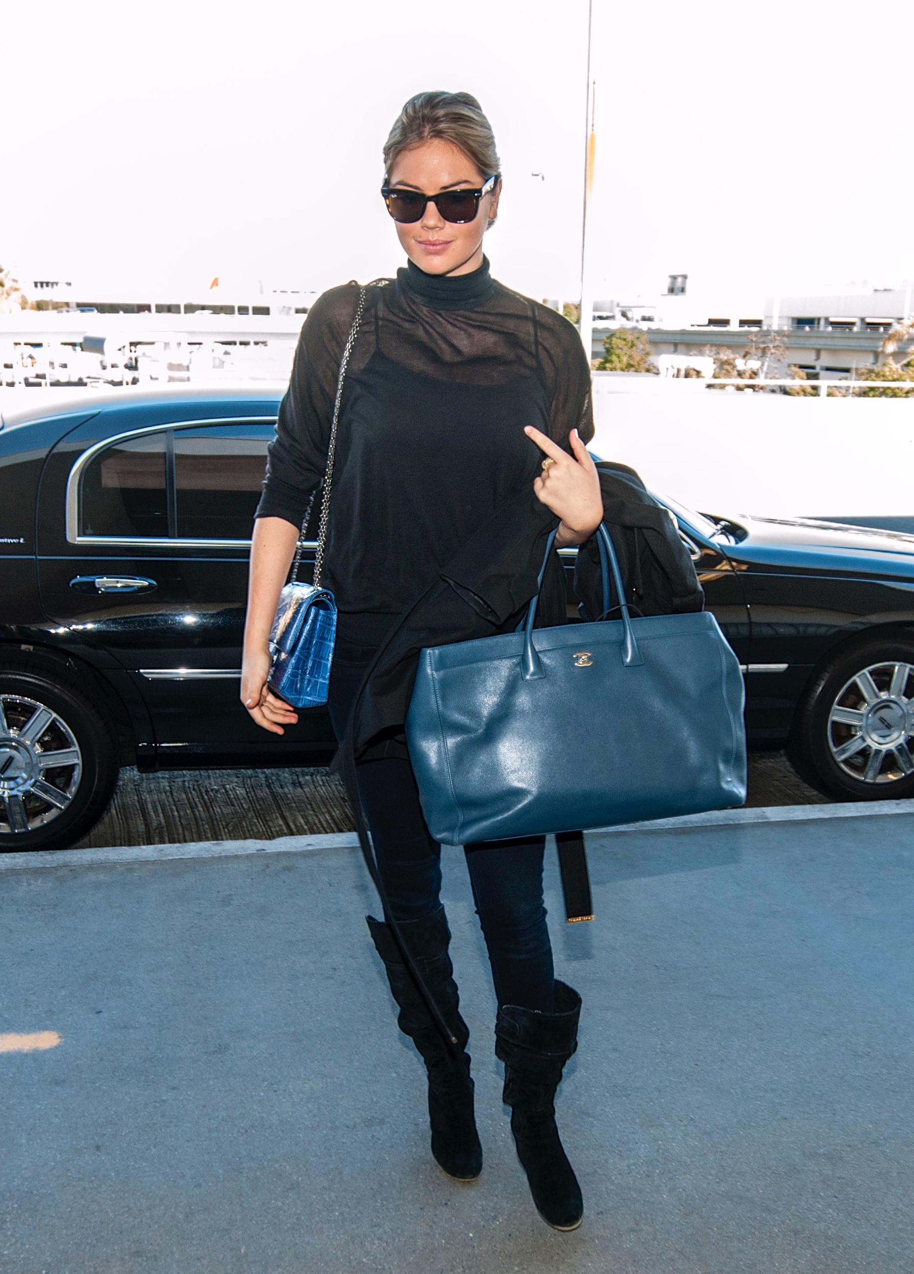 KateUpton_LAXArrival_November25_2013_ (7).jpg