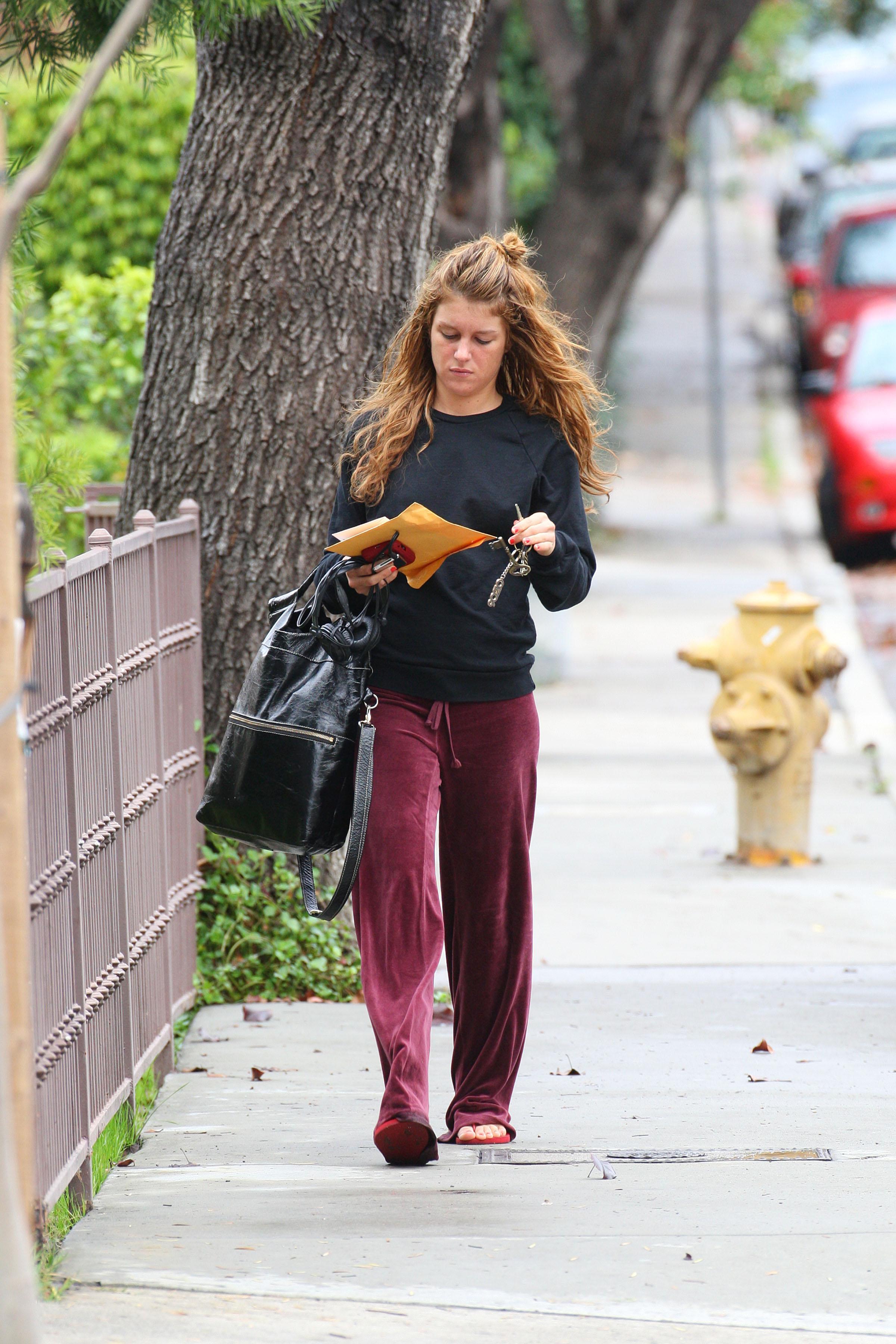 02459_Shenae_Grimes_510_122_36lo15.jpg