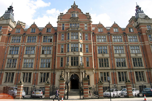 The_Land_Registry_Offices,_Lincoln_Inn_Fields.jpg