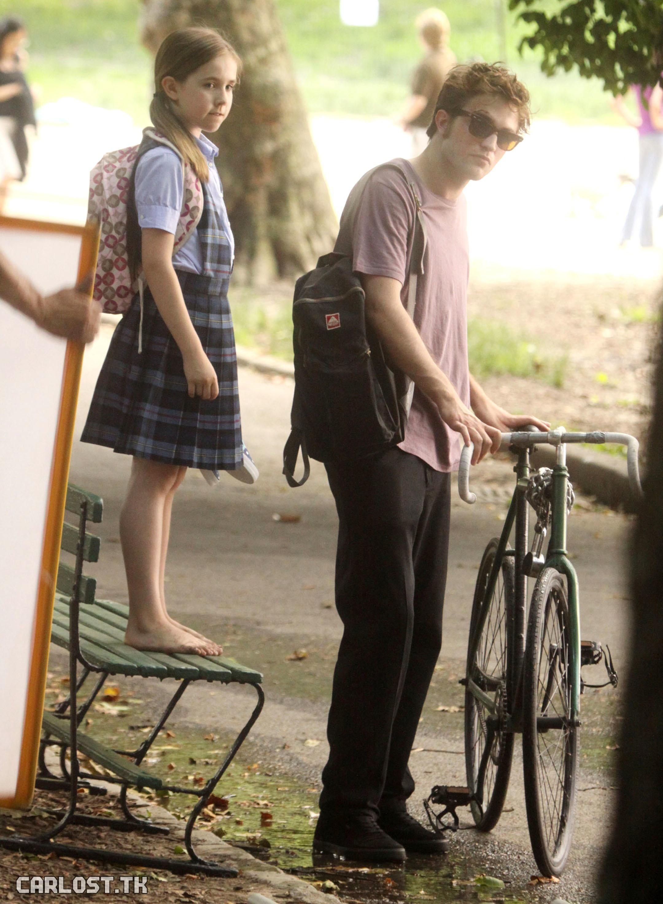 bert_Pattinson_Remember_Me_Central_Park_CarLost.Tk_HQ_19.jpg