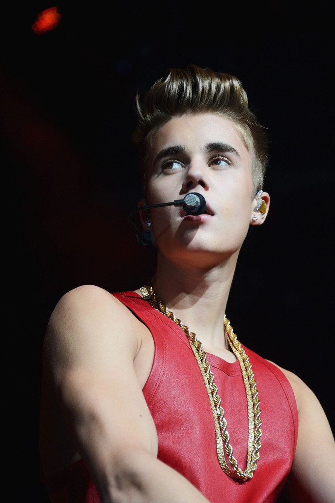Justin+Bieber+Q102+Jingle+Ball+2012+Presented+f_rA0Ofmk5Ix.jpg