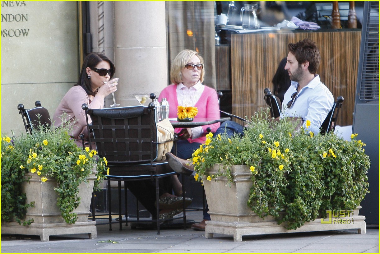 katherine-heigl-lunch-beverly-wilshire-hotel-06.jpg