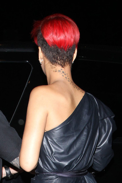 Disturbia+singer+Rihanna+wears+one+shouldered+aDmErfBsWqJl.jpg