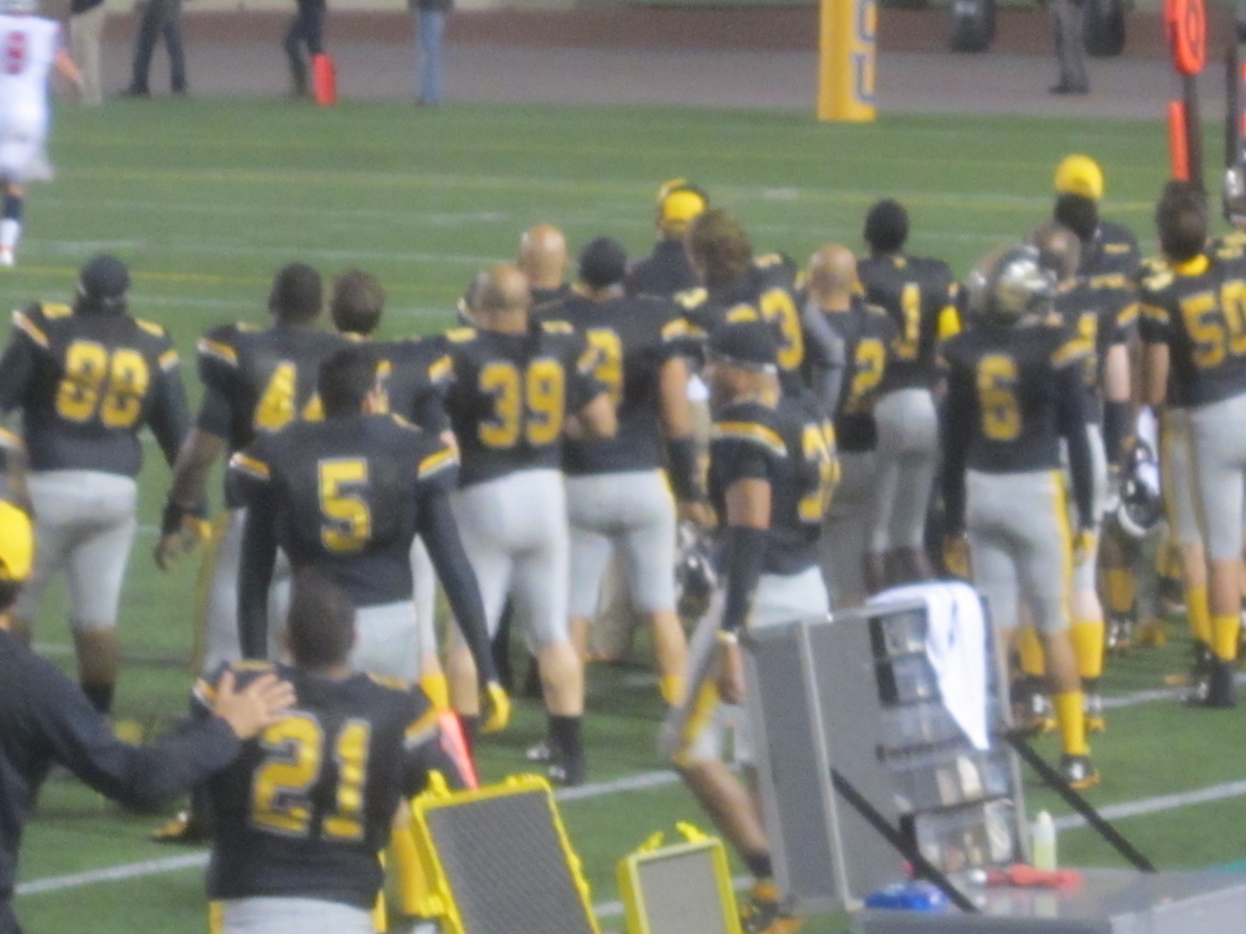 batman-vs-superman-football-set-photo-6.jpg