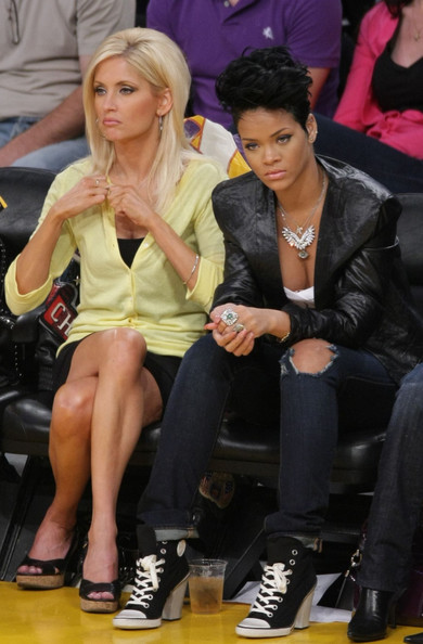 RihannaNBA4.jpg
