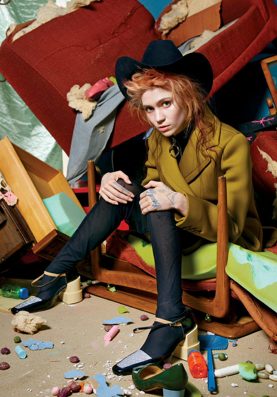 Grimes - 'Mario Sorrenti Photoshoot' for V 2015 007.jpg