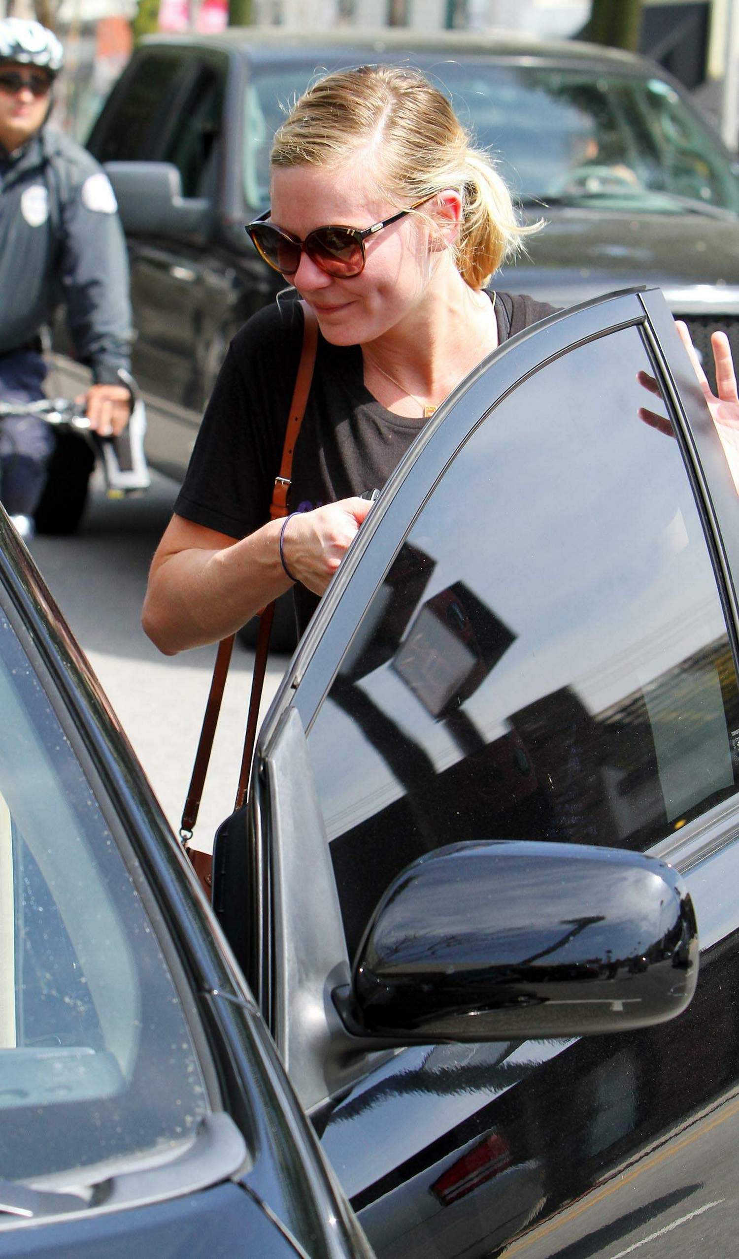 Kirsten_Dunst_leaving_the_gymm_2.jpg
