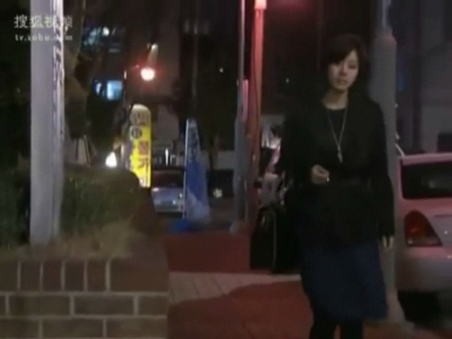 Asian girl in tape ball.WMV.002.jpg