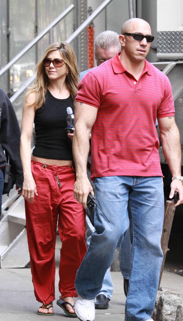 jennifer-aniston-havaianas-flip-flops-13.jpg