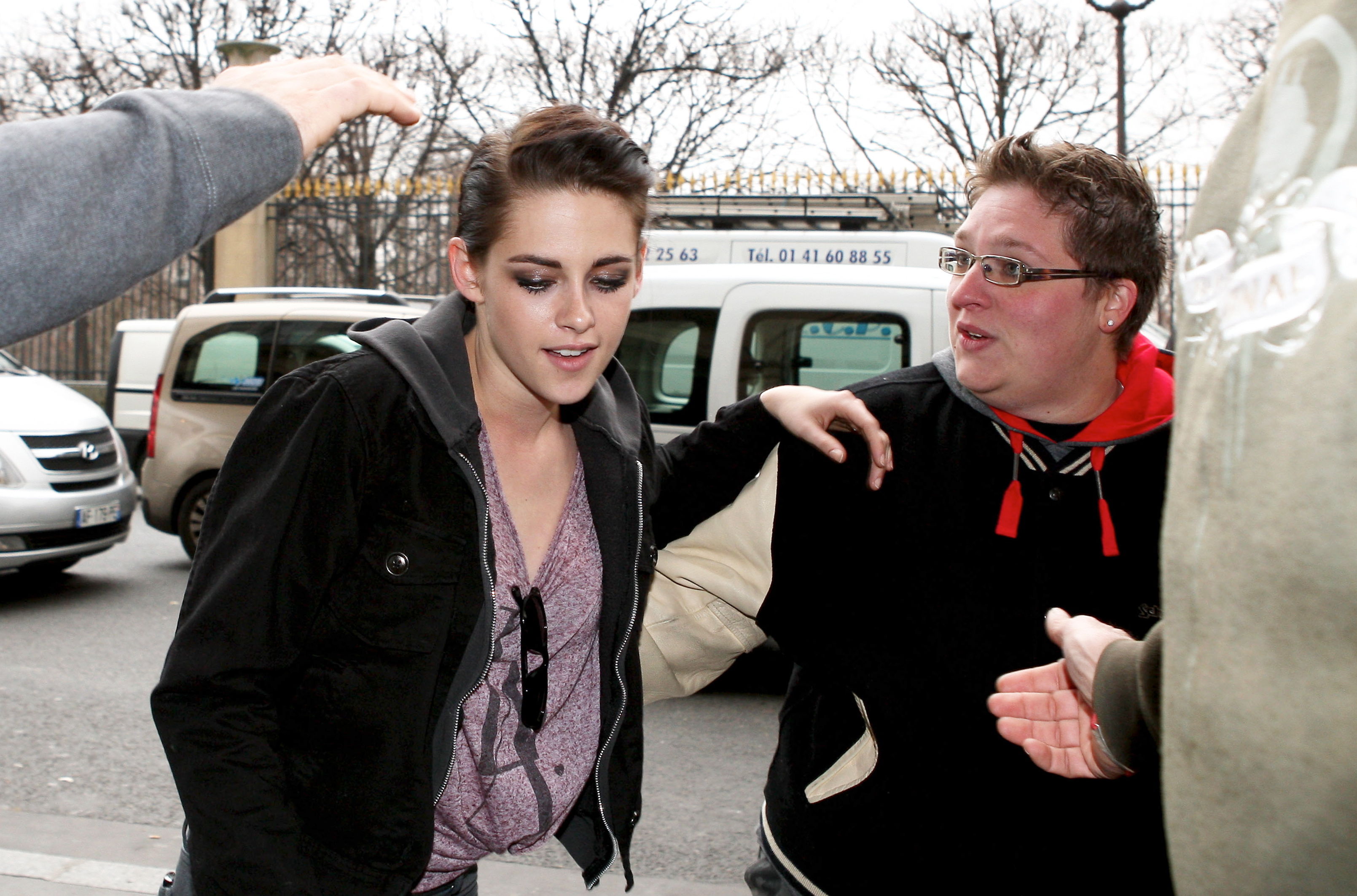TBFAGY7Y7L_Kristen_Stewart_in_Paris_2012019.jpg