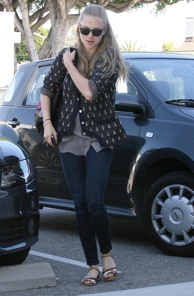 Amanda+Seyfried+Out+Shopping+Maxfield+XvRPvuSLKQpl.jpg