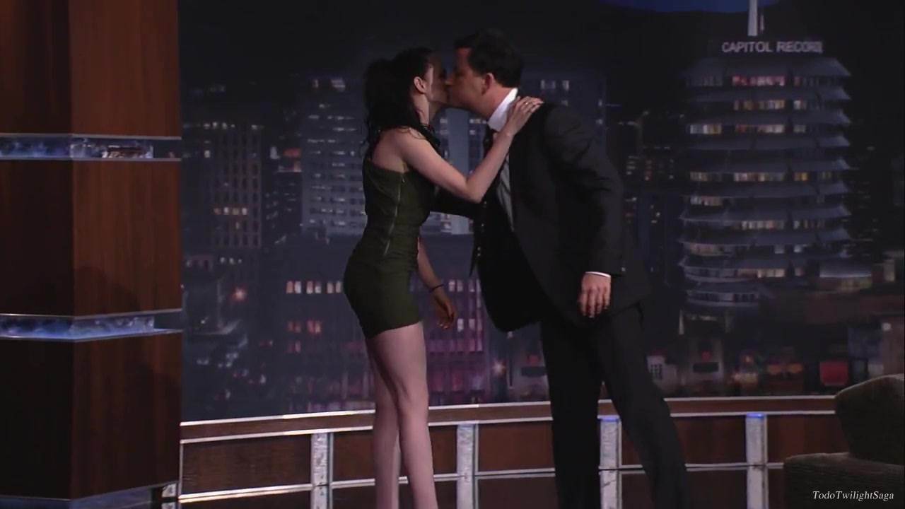TodoTwilightSaga - Kristen Stewart on Jimmy Kimmel Live (5).jpg