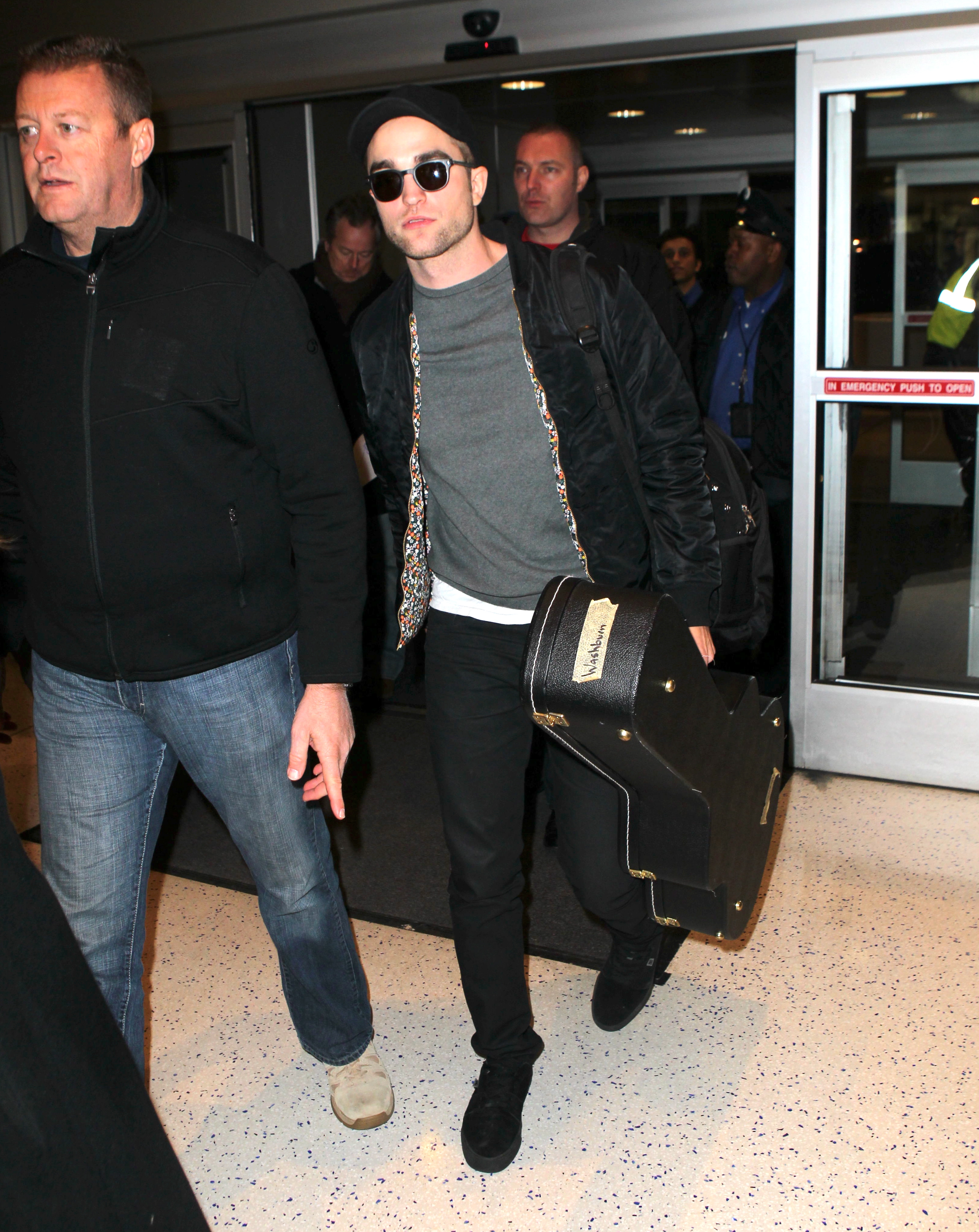 pattinsonlifejfk12222012 (9).JPG