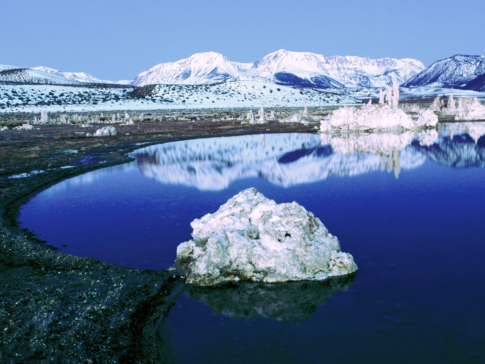 Mono Lake, Sierra Nevada.jpg
