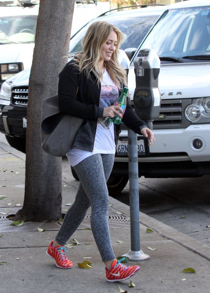 Hilary+Duff+Gets+Workout+ZOWDv7N5ZAex.jpg
