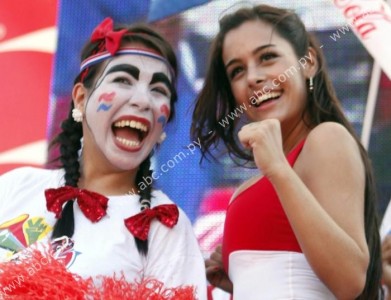 larissa Riquelme 6.jpg