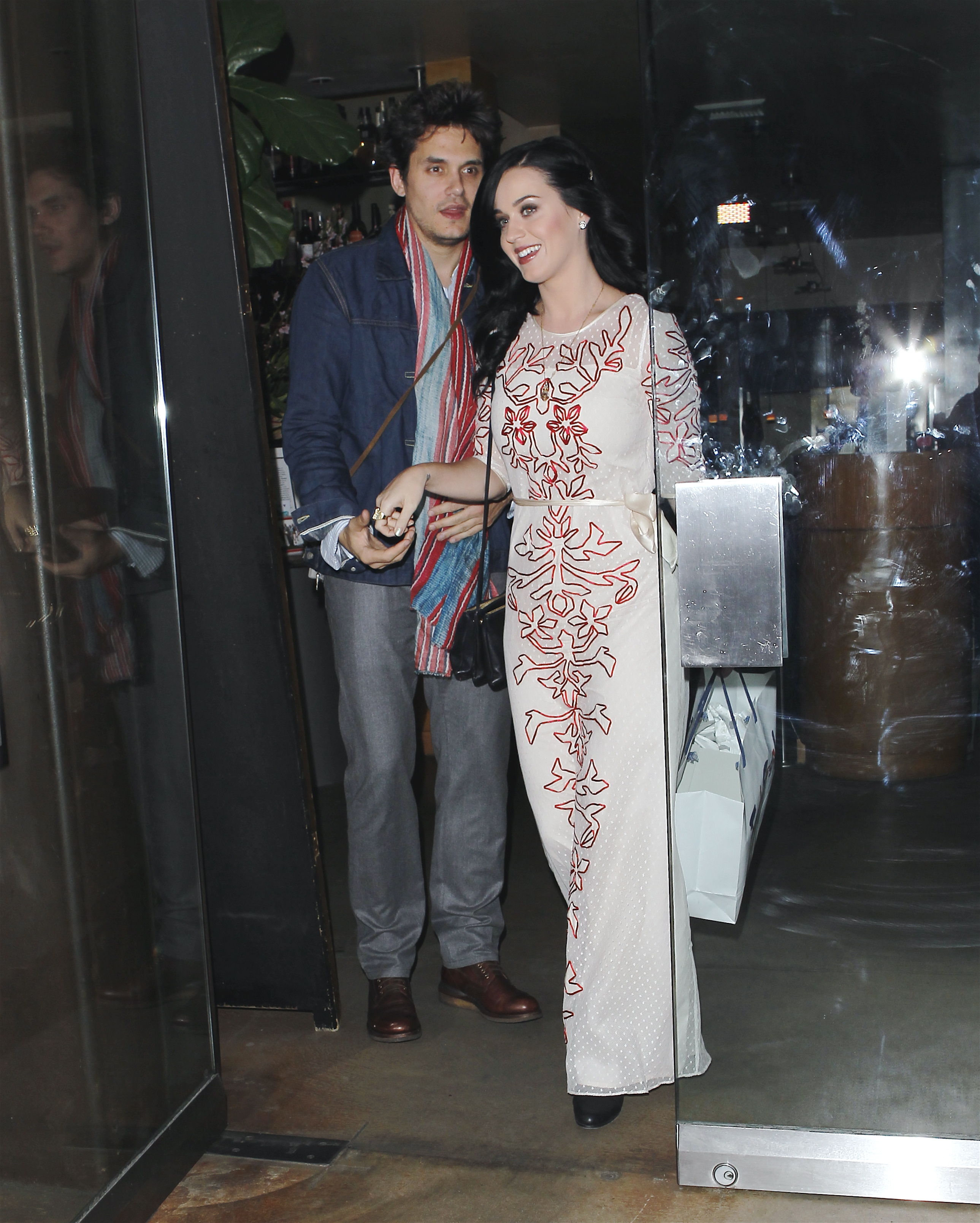 Katy Perry dinner at Vicenti in Brentwood_021413_13.JPG