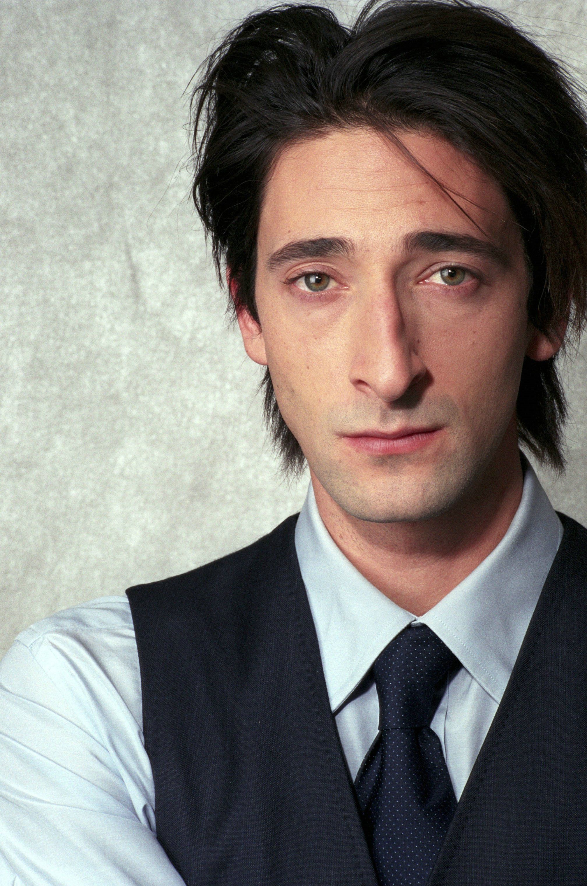 Шпильман в. Эдриан броуди роли. Актер броуди эдриен. Пианист 2002. Пианист 2002 эдриан броуди.