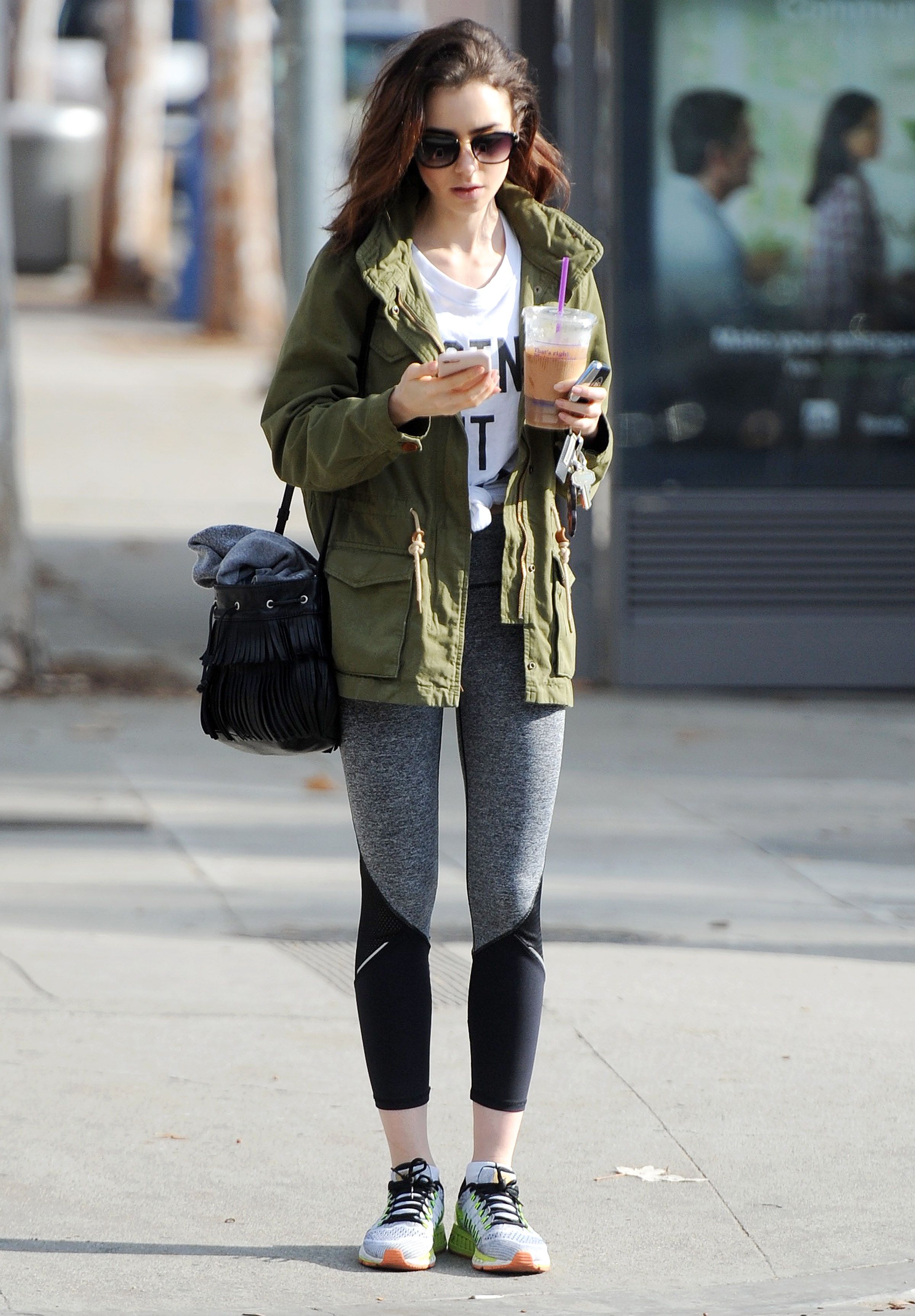 LilyCollins_16012017P_06.jpg