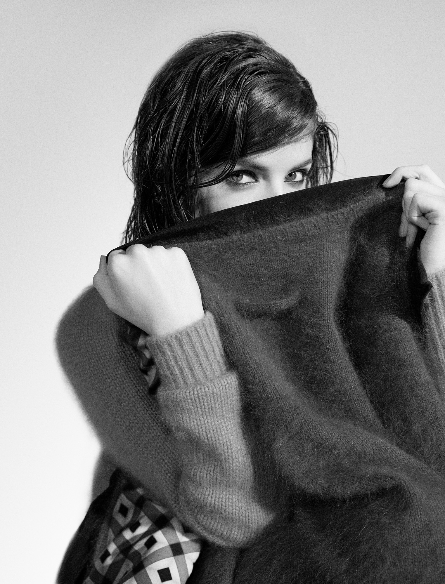 akvn.net-Anna-Kendrick-Remix-Magazine-Photoshoot-2011 (5).jpg