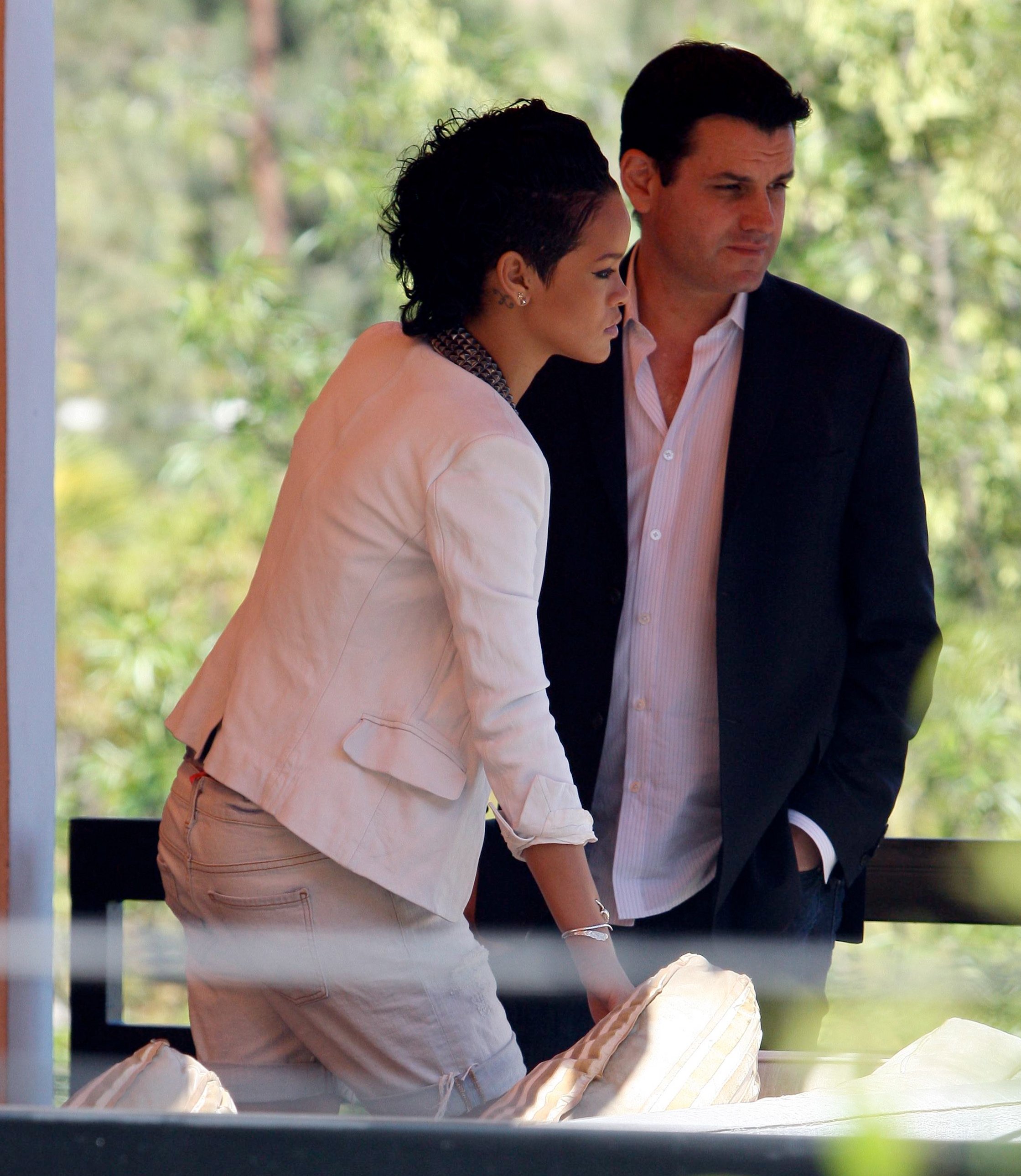 ng_for_a_new_house_in_the_Hollywood_Hills-01_122_1180lo5.jpg