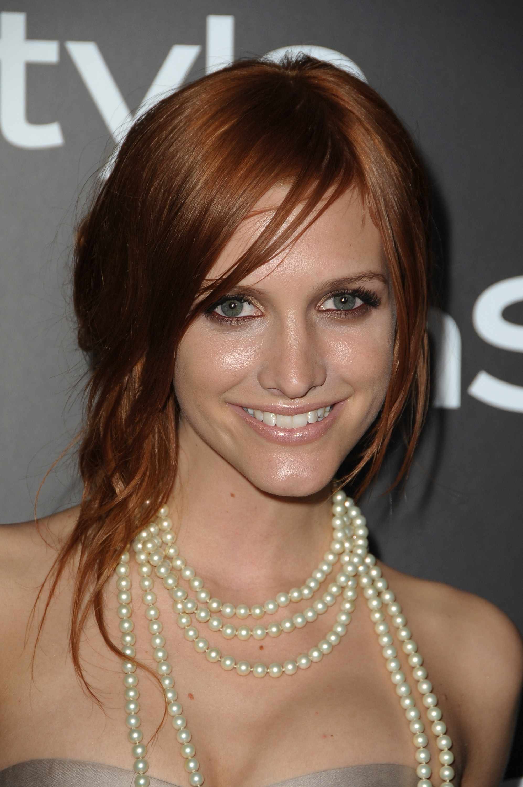 23651_Ashlee_Simpson_254_123_146lo.jpg