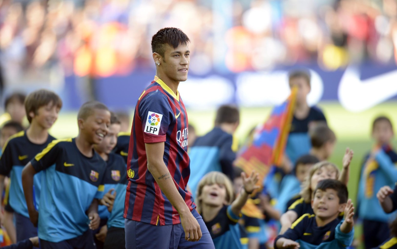 Neymar presentation 062.jpg