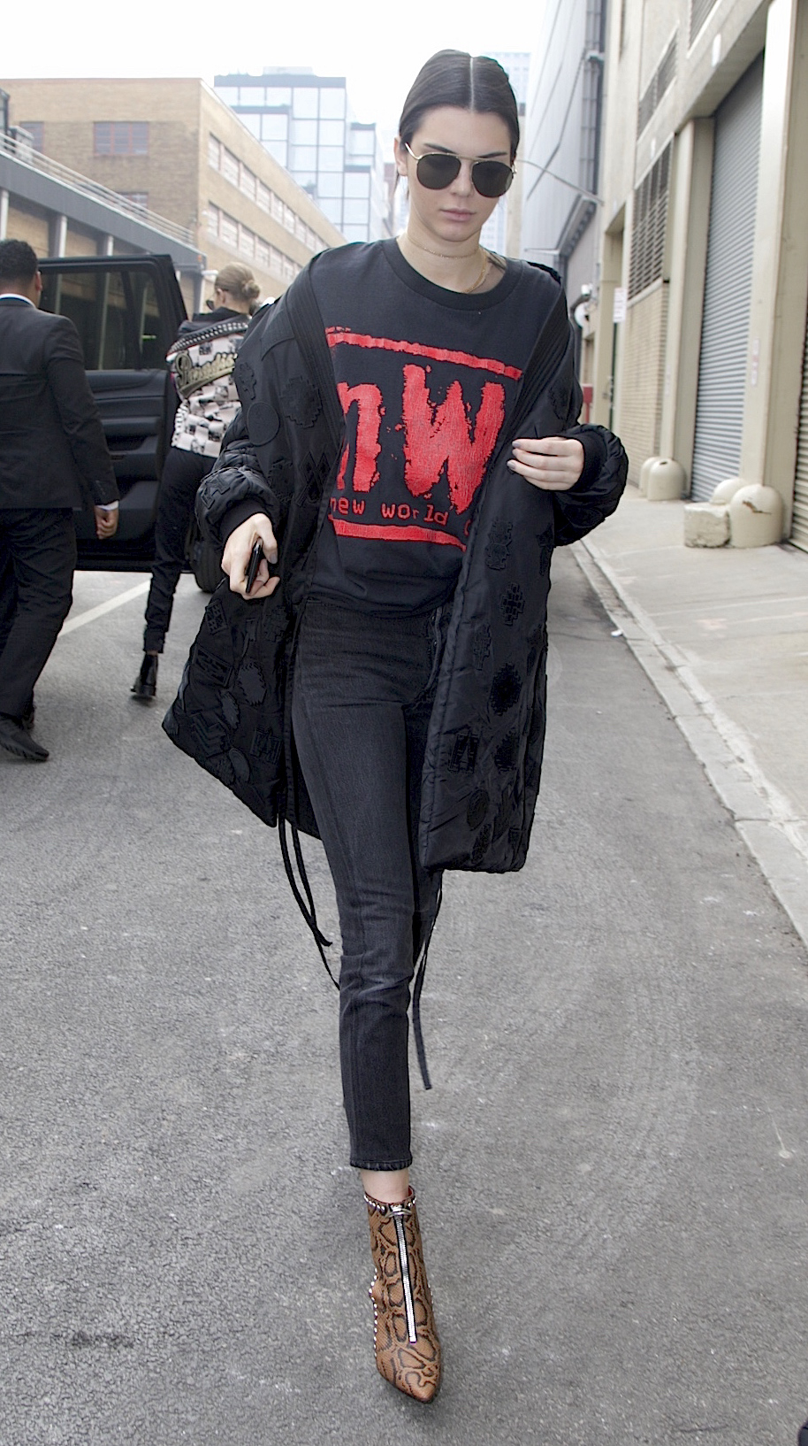 BellaHadid_15022017P1_06.jpg