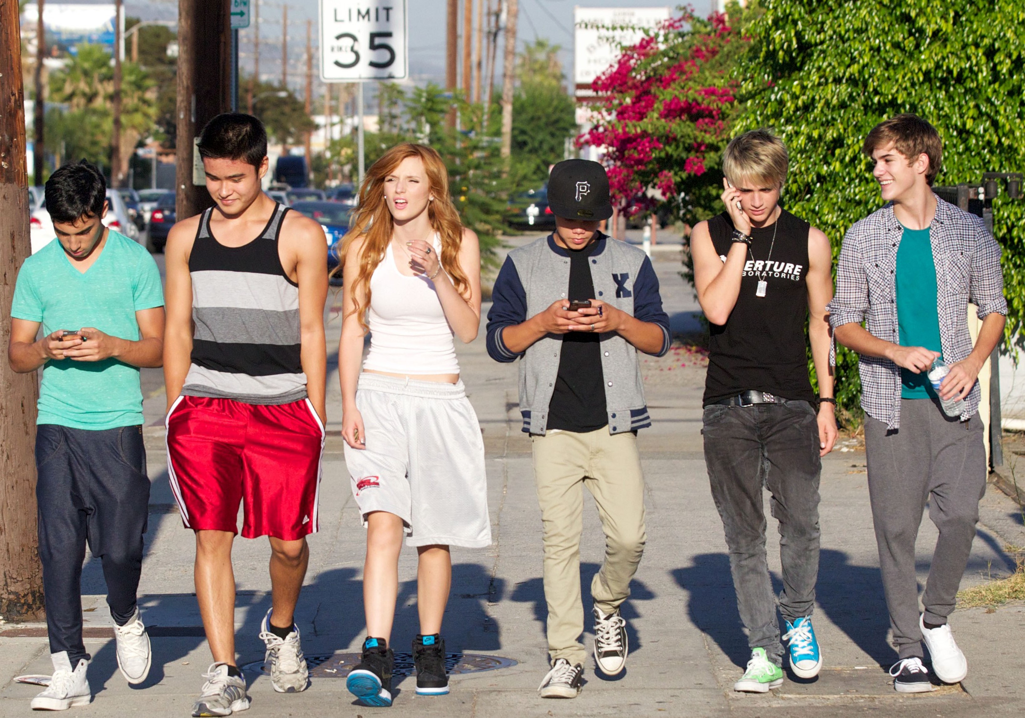 BellaThorne_OAHollywood_August29_2012_19.jpg