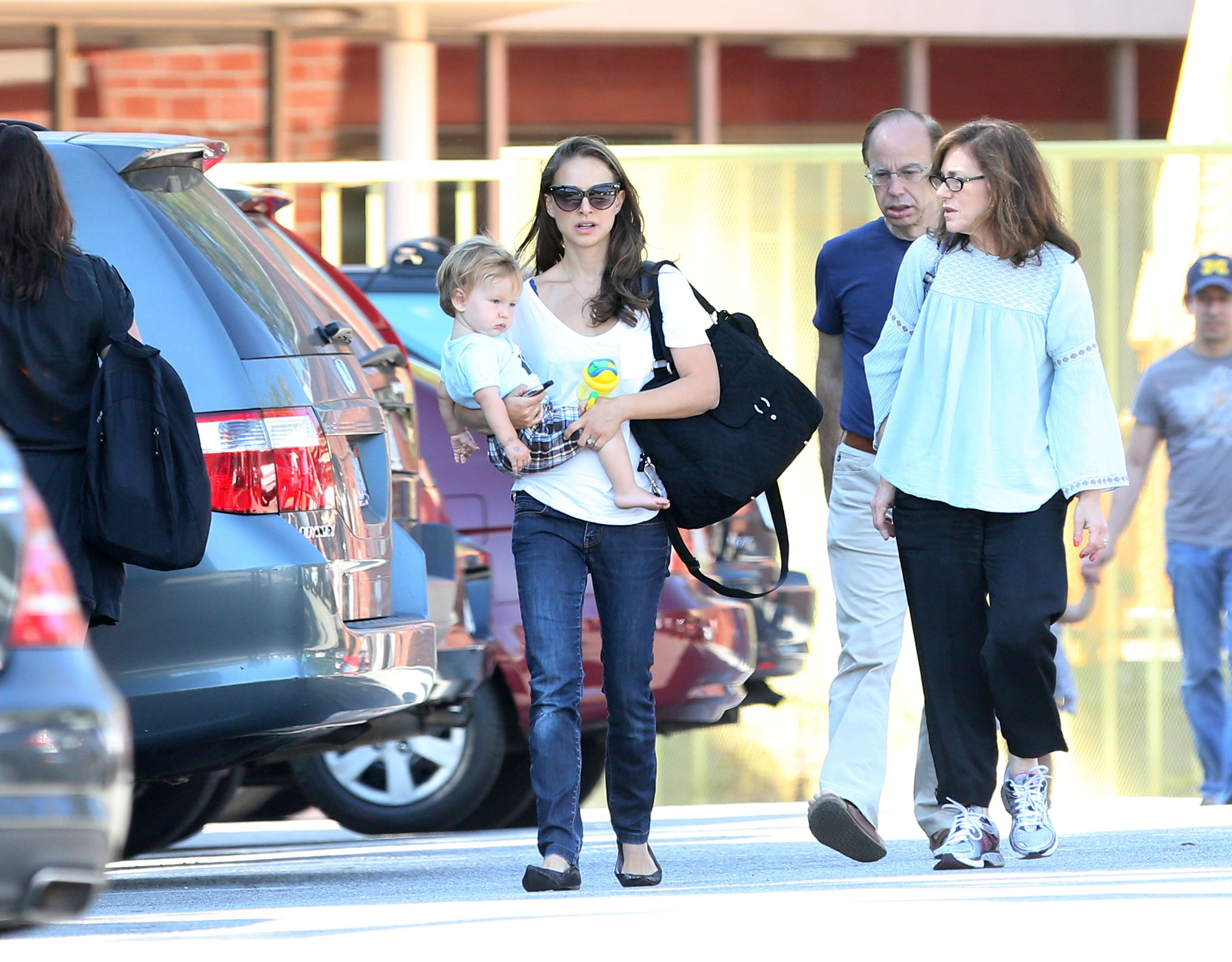 12115_Natalie_Portman_takes_her_son_Aleph_to_a_community_center_gymnasium_in_Los_Feliz_CA_September_