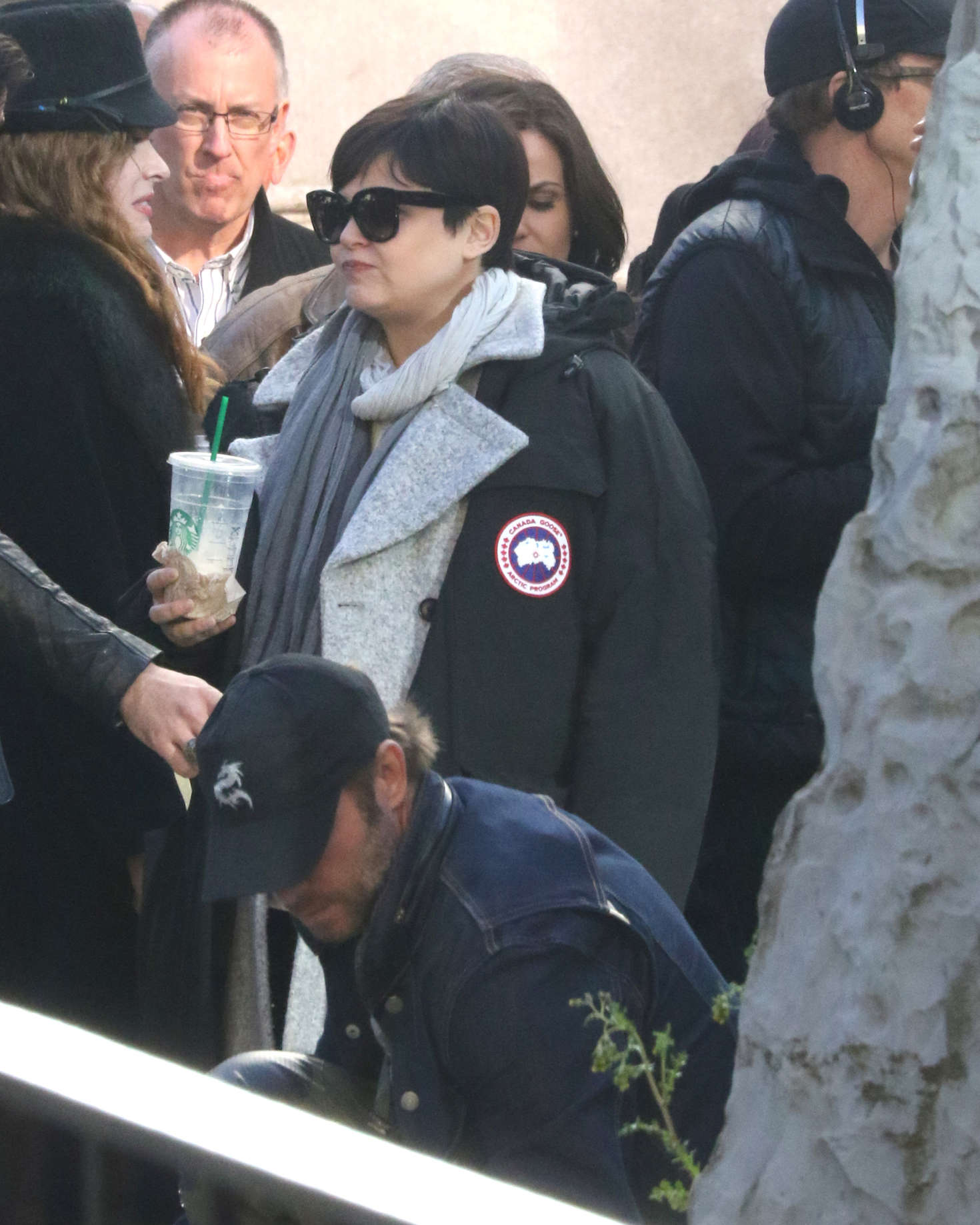 Ginnifer-Goodwin-on-set-in-Vancouver--06.jpg