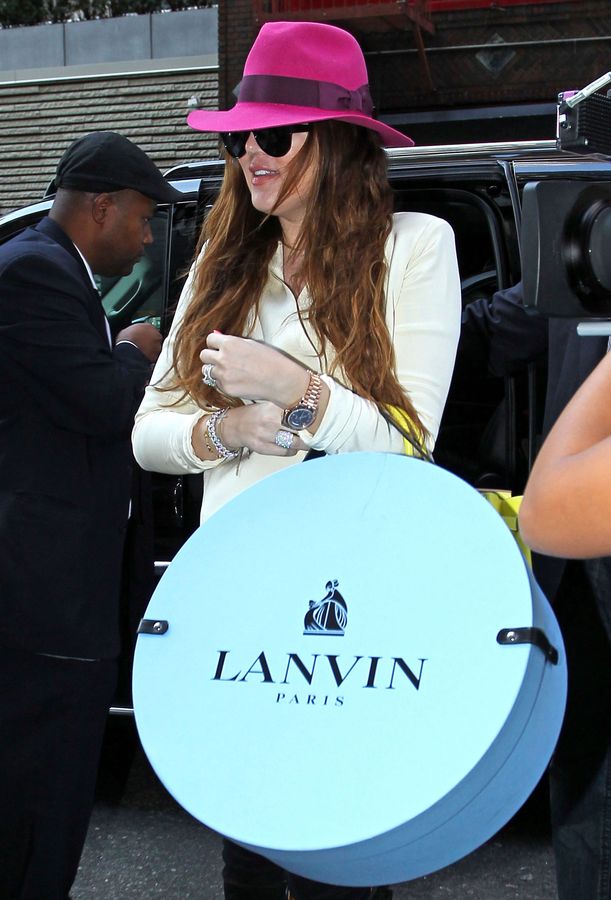 MCFan_for_celeblounge03-09-2011 00-00_10.jpg