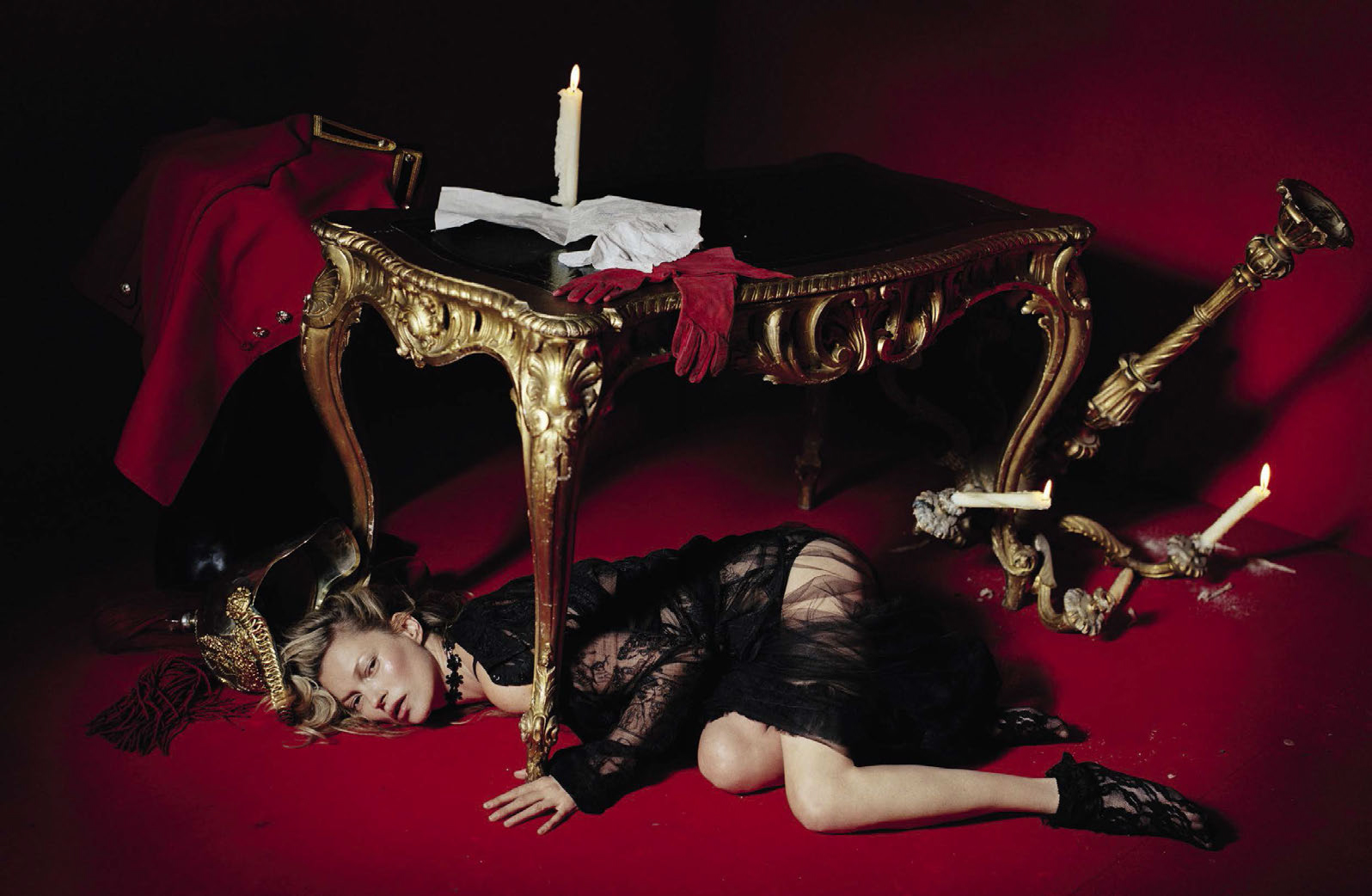 Vogue_Italia-December_2015-Kate_Moss-by-Tim_Walker-04.jpg