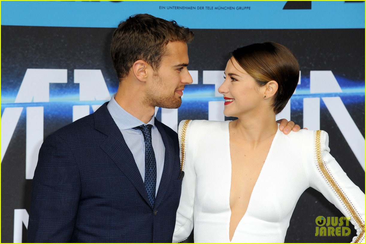 shailene-woodley-theo-james-bring-divergent-to-germany-26.jpg