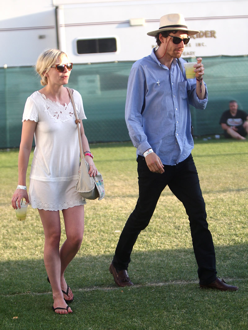 gallery_enlarged-kirsten-dunst-coachella-05.jpg