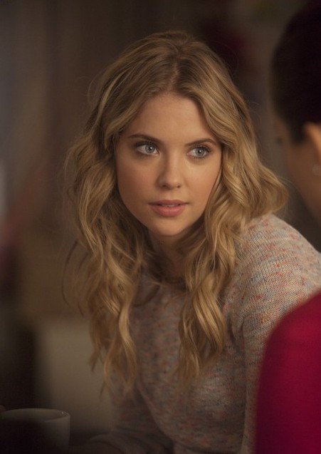 pll-kiss-lying-04.jpg