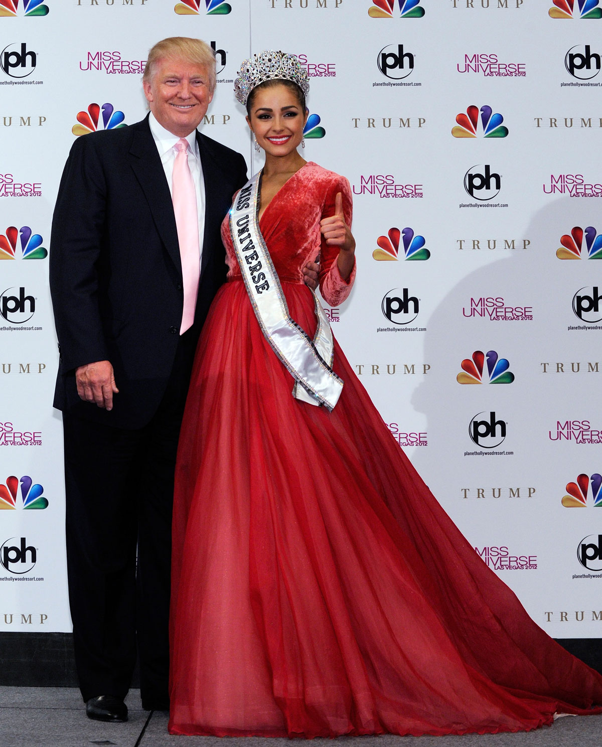 OLIVIA-CULPO-as-Miss-Universe-at-the-2012-Miss-Universe-Pageant-in-Las-Vegas-9.jpg