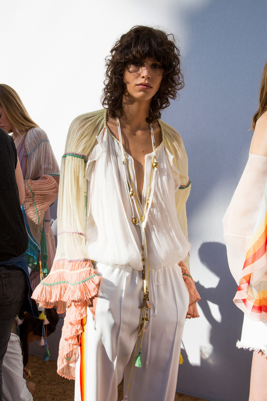 Chloe_Spring_2016_Backstage_6CyP2nrGwbxx.jpg