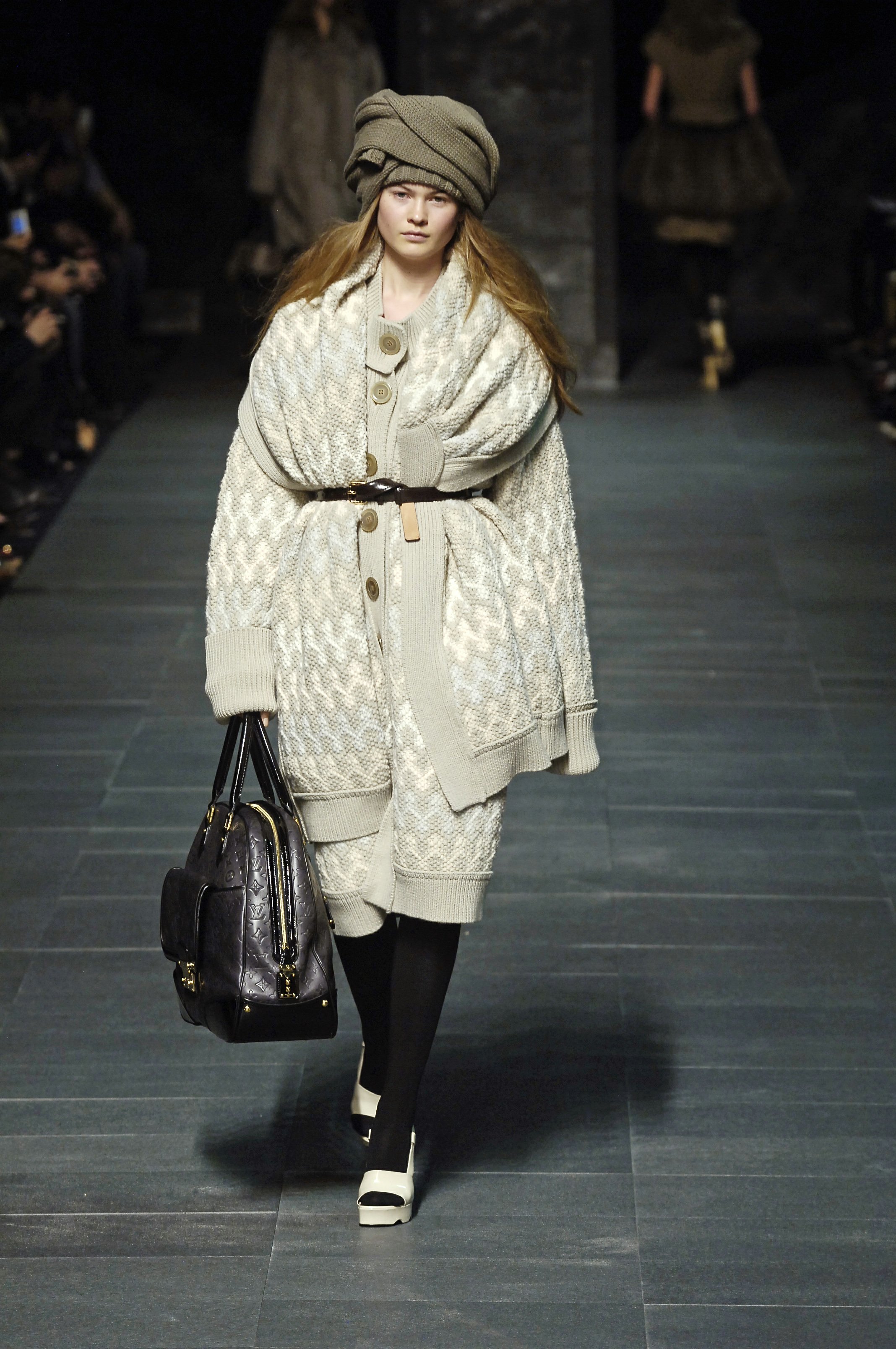 uis_Vuitton_Paris_FW_0607_Fashion_Show_CCBN143_122_393lo.jpg