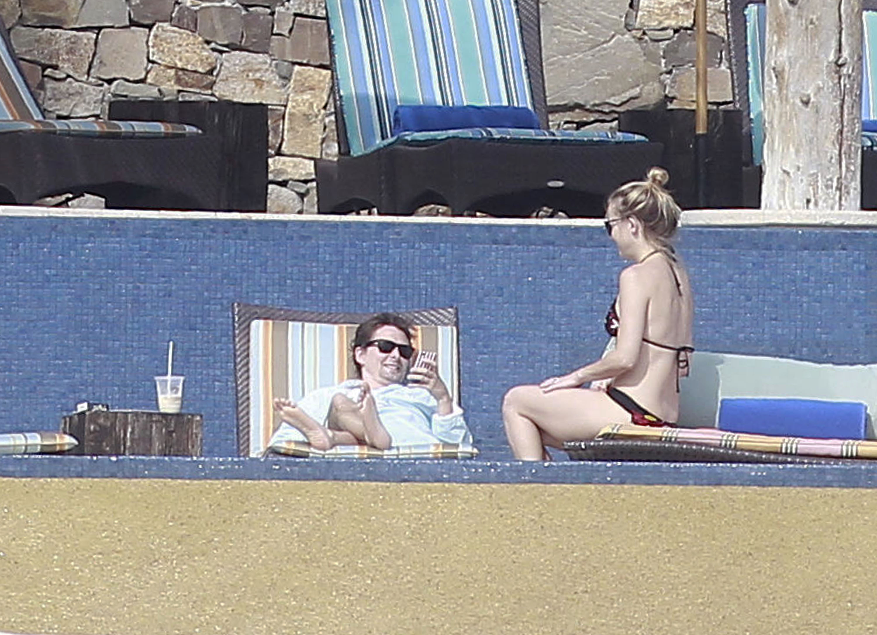 Kate Hudson Bikini Cabo San Lucas,Mexico - 02-06-12 (9).jpg