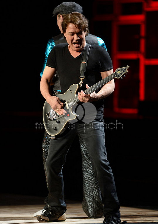 DAVID LEE ROTH EDDIE VAN HALEN SUNRISE FLORIDA APRIL 10 2012 (16).png