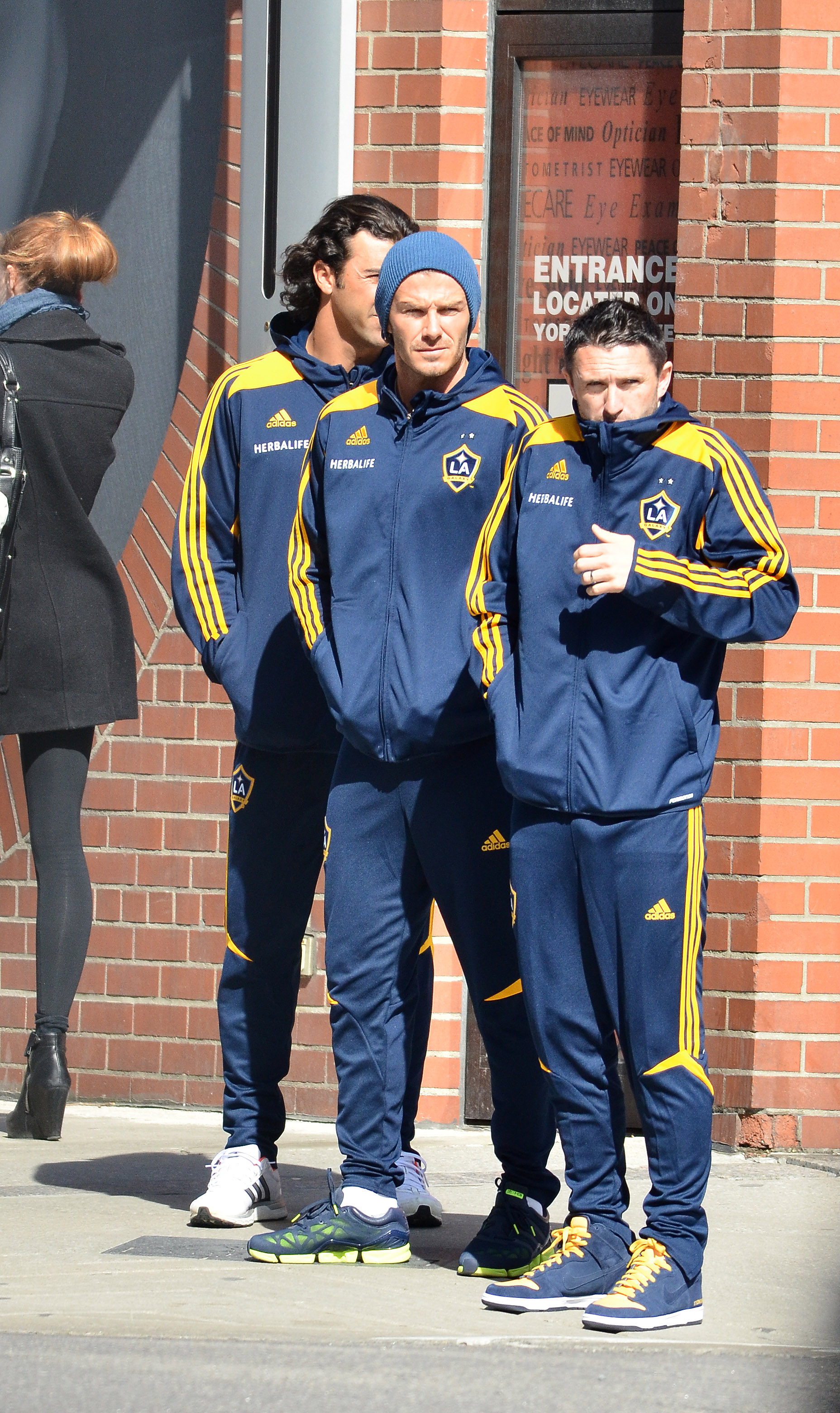 28804_DavidBeckham_WalkingwithLAGalaxyteaminTorontoMarch72012_By_oTTo1_122_71lo.jpg