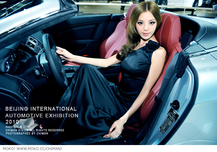 Aston-Martin-Girl-01.jpg