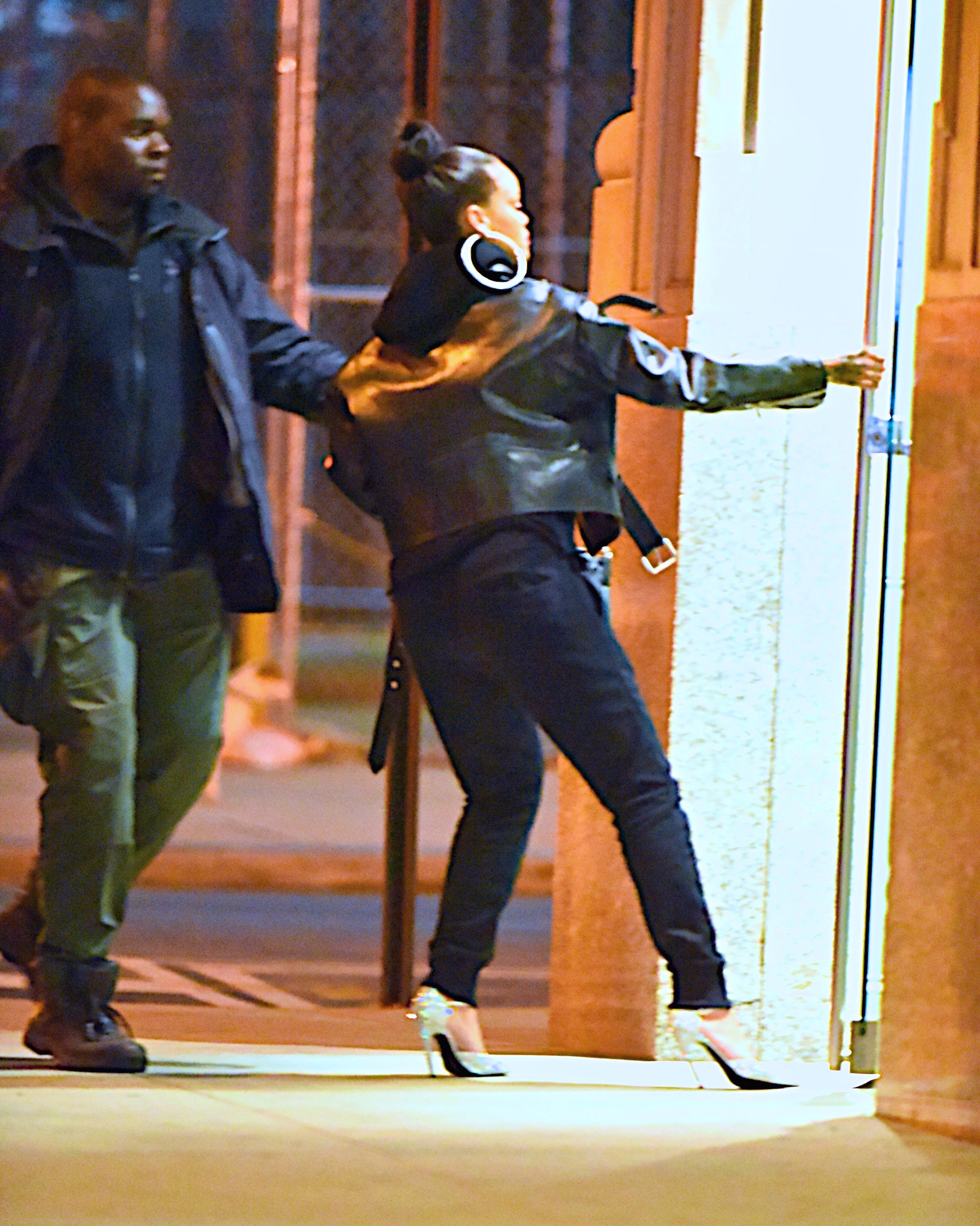 MCFan_for_Celeblounge&HQCelebCorner03-02-2017 08-55Rihanna_09.jpg