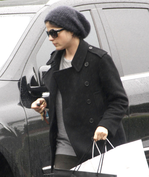 Selma+Blair+Returning+Home+After+Rainy+Day+IN6IIB0YIKUl.jpg