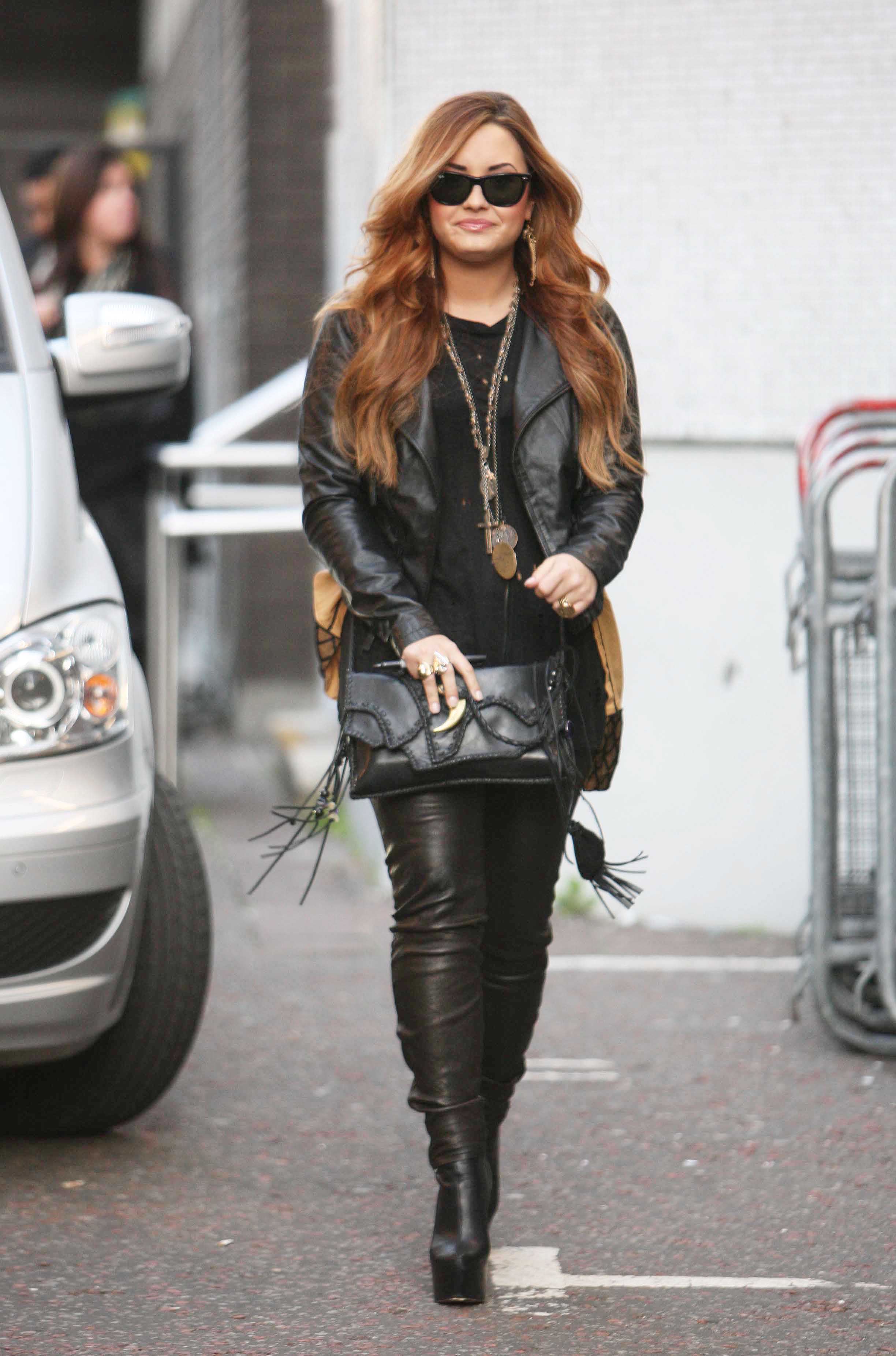 Demi Lovato 01.04.2012 01h.jpg