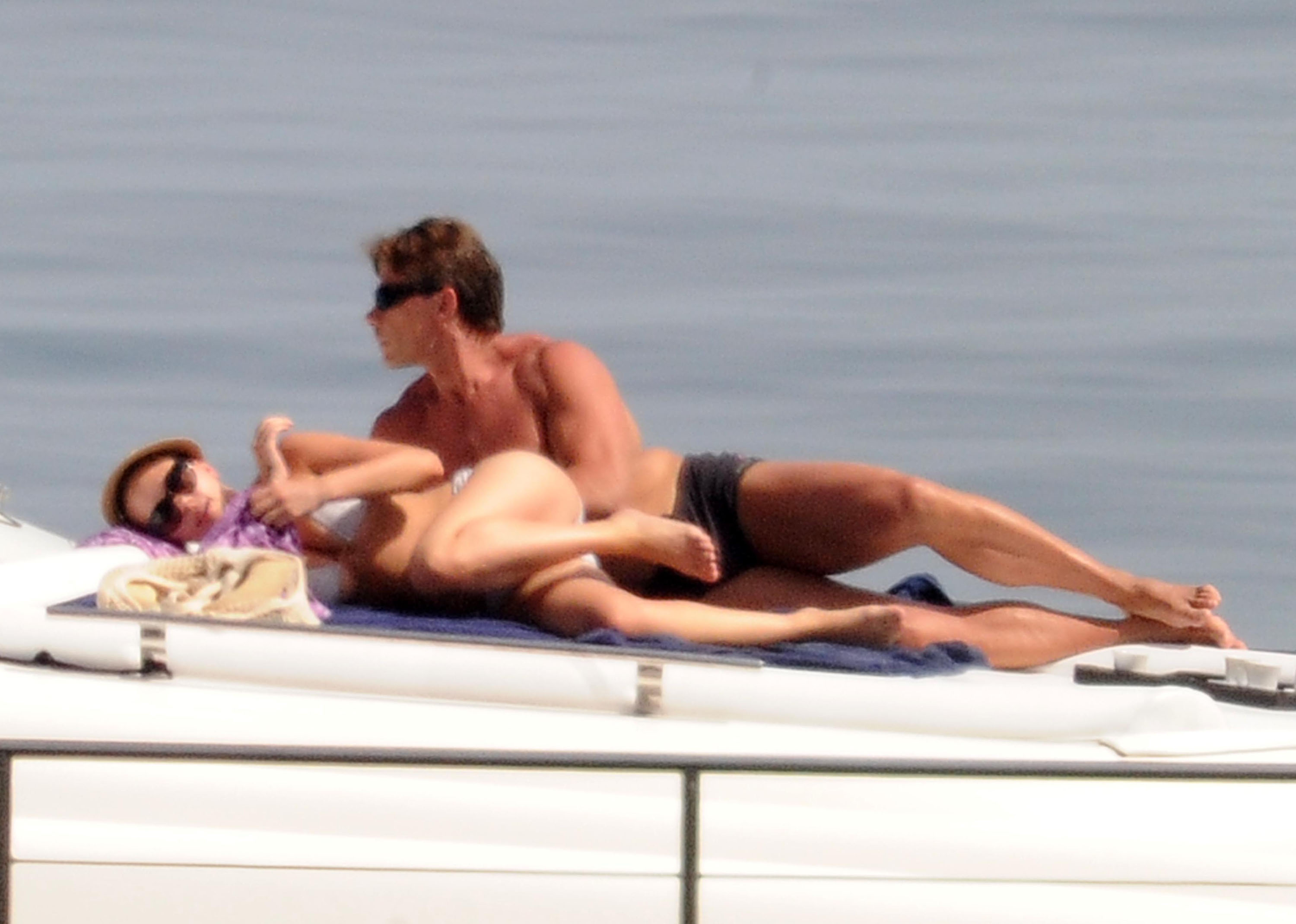 Scarlett_Johansson_bikini_on_a_yacht_in_Taormina_070912_16.jpg
